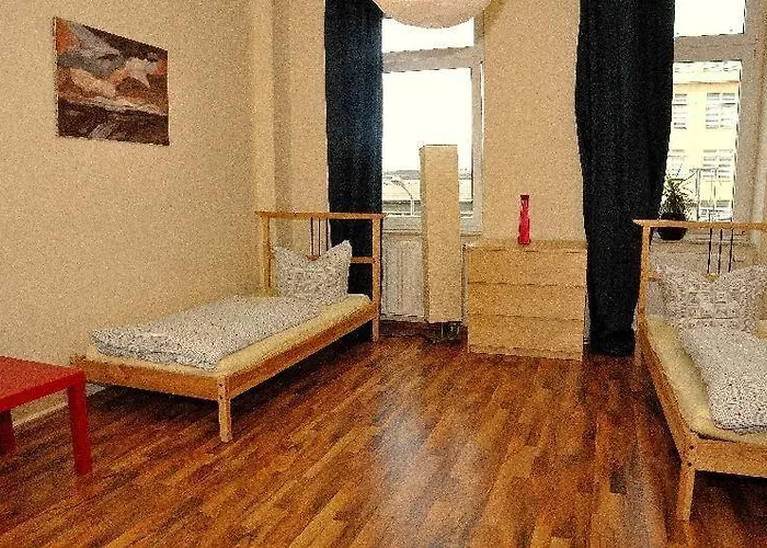 3-Raum-Fewo-Dresden-Zentrum-Balkon-Blick-Auf-Altstadt-L10