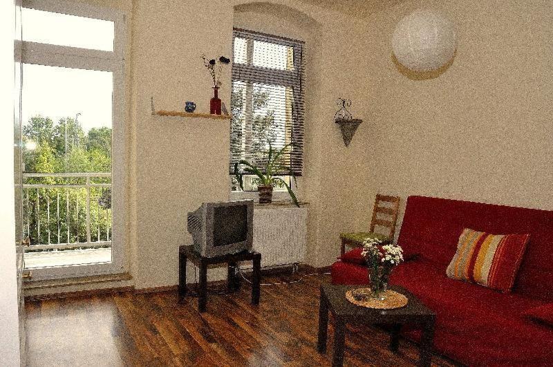 3-raum-fewo-dresden-zentrum-balkon-blick-auf-altstadt-l10 Apartment *